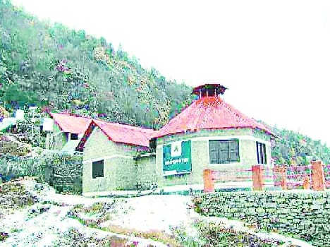 Pithoragarh cold, snow on the peaks 