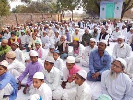 The Muslim community has the duty to worshiping Allah