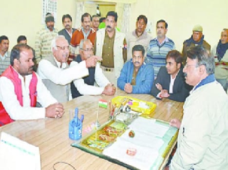 Miles did not go to sugarcane farmers Dharna- on display