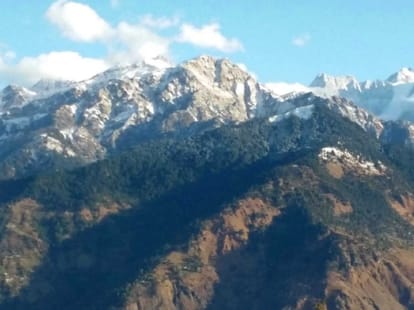 fog and snowfall in uttarakhand.