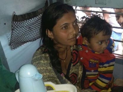 Hungry child on the train, Railway Minister sent milk on the passenger's tweet.