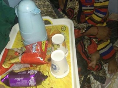 Hungry child on the train, Railway Minister sent milk on the passenger's tweet.