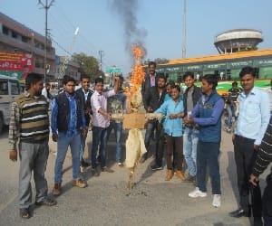 Effigy of PM Modi burnt to ashes at Nahan