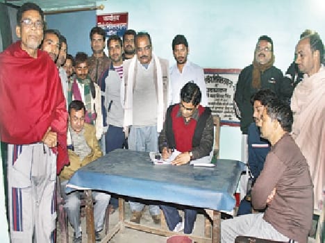 Sand -filled tractor stalled on racket