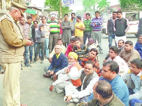 Commotion at the statue of Kali break