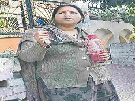 one lakh looted from teacher