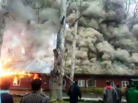 fire caught in Kashmir University's residential quarters