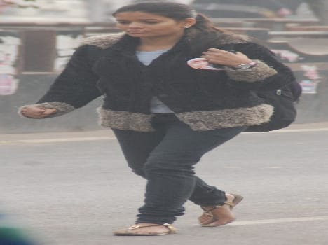 Kanpa chilly winds, people were wearing sweaters