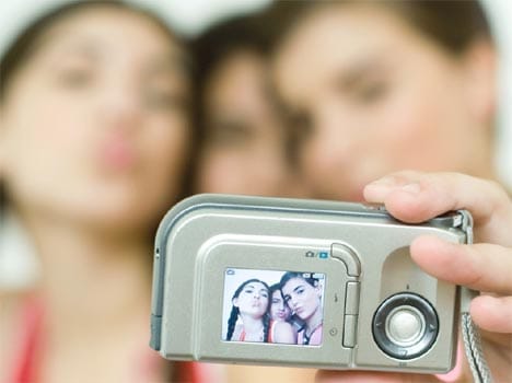 Minister in MP seek 10 rupee for Selfie