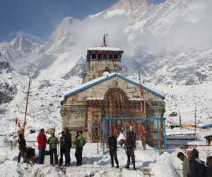 heavy snowfall in kedarnath.