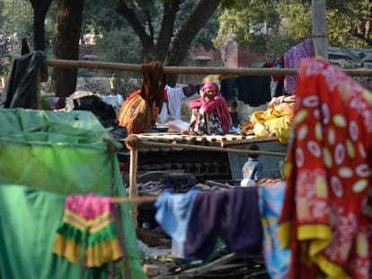 AAP government policy,  apartment for slums in one lakh 42 thousand
