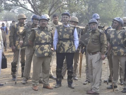 Violence bacause of Panchayat election in Sultanpur.