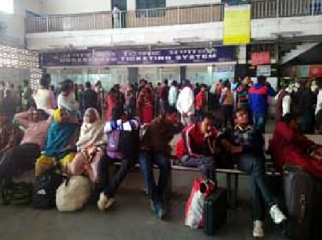 Mahananda and Purva Express cancle
