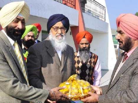 parkash singh badal criticized captain amrinder singh