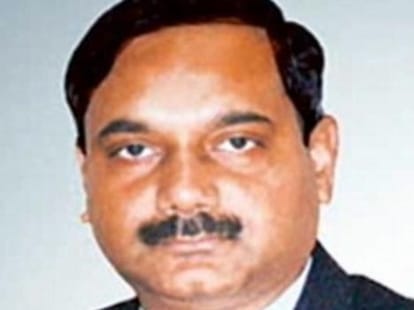 who is rajendra kumar and allegations on him which results in cbi raid on his office