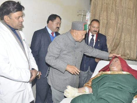 cm virbhadra meets congress worker manoj.