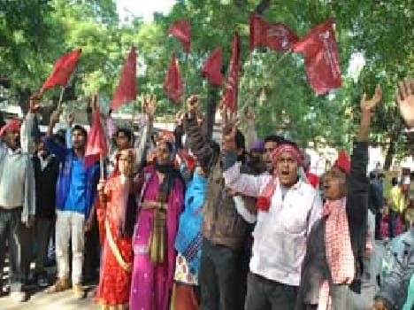 Nishad samaj protests over reservation 
