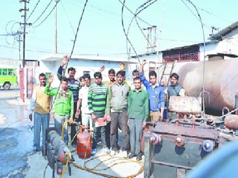 HT line fell on workshops, stampede