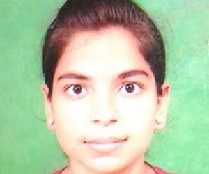 complaint against five people in girl student dead body in house case