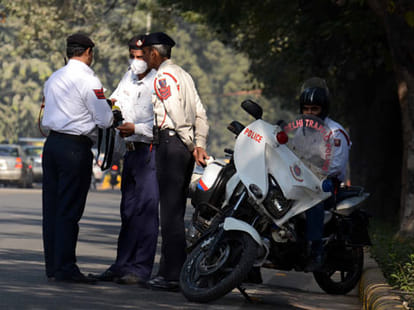 Delhi Police have seized  794 drivers licenses