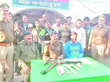 Eight crooks arrested