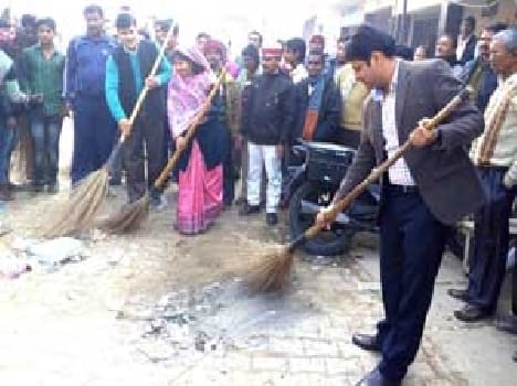 The campaign began with cleaning the streets