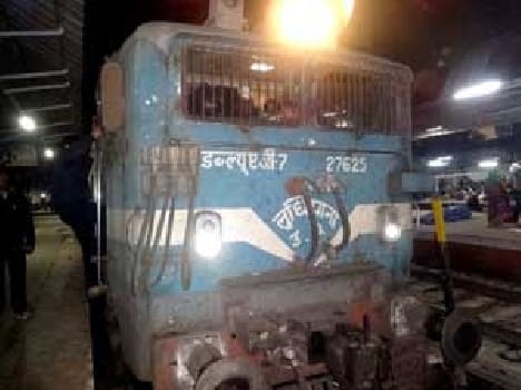 She ran first electric riding on track uchahar VARANASI-car