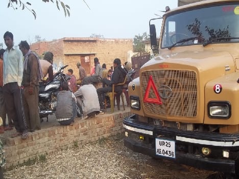 Police looking Htyaropion The raid killed in Shahjahanpur