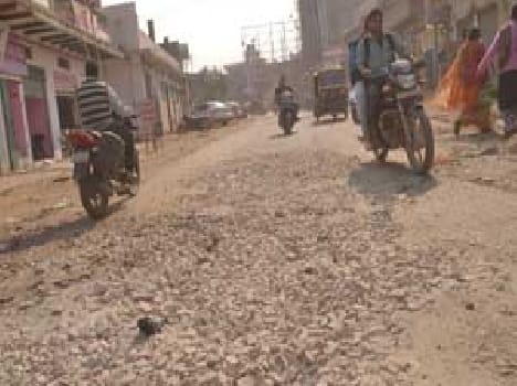 pandeypur -hukulganj marg disrupted