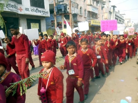  Posters, banners explained the importance of the environment
