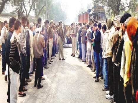 By the bodies jammed imposed on road