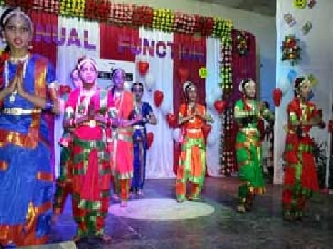 The mind tells the students the cultural program