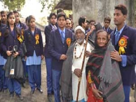 children Distribute blankets to the poor 