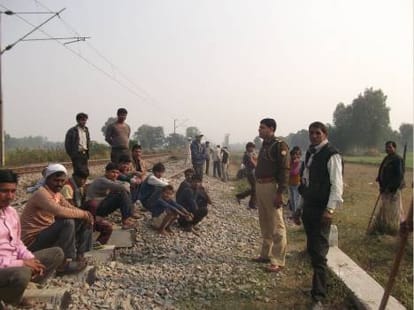 uncle and nephew cut from train in barabanki