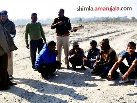 attack on police team raiding illegal mining at sirmaur.