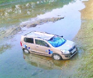 Car falls into canal, two men missing