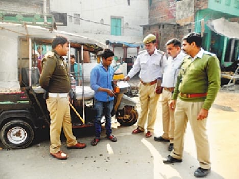 No parking roadways bus ran , cut Invoice