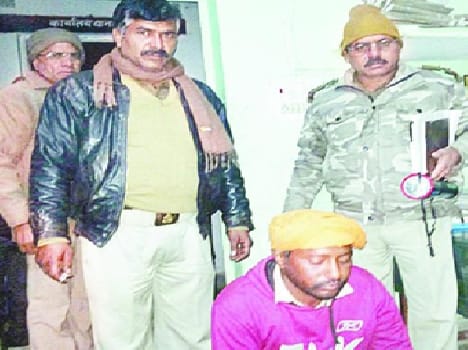 28 progeny recovered from two trucks, a smuggler arrested
