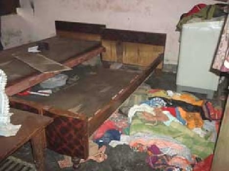 The home inspector in the police line lakh theft