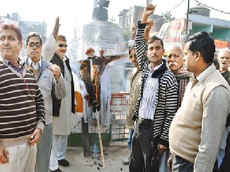 Congressmen blew effigy of Prime Minister