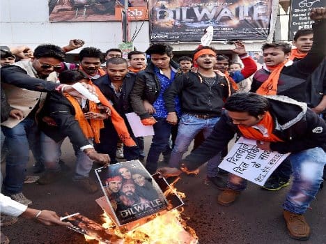 protest against dilwale movie of shahrukh khan