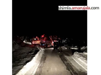 ambulance trapped in snowfall at rohtang lady died.