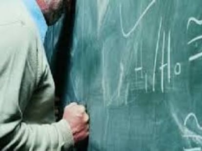 primary teachers fails to read english books