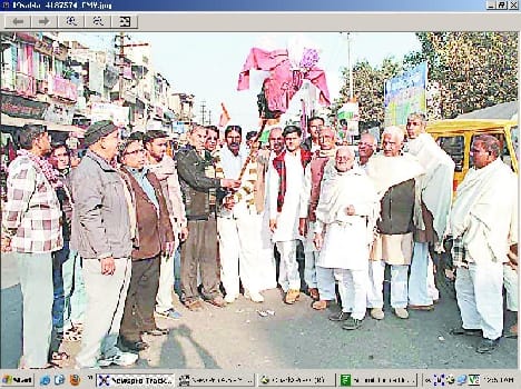 Congressmen burnt effigies of Modi