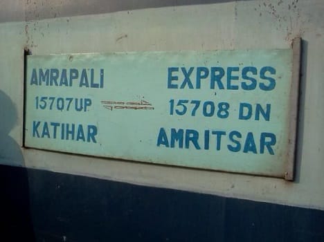 Amrapali exress derailed near katihar, no casualties