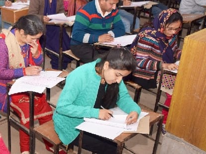 lucknow university give wrong paper in bba exam