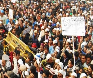 A mob descended on the streets, burnt effigies