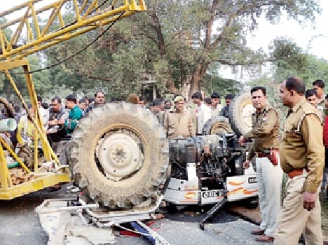 road accident, tracter driever death