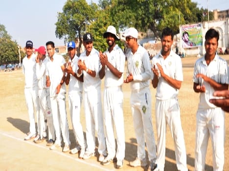 Agra, Etawah won the second semifinal beating