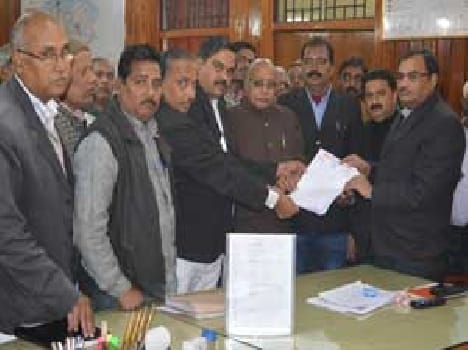 Lawyer desist from judicial work